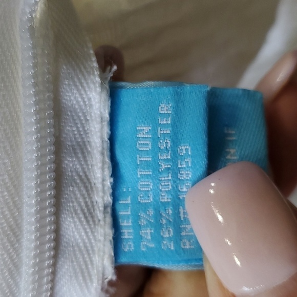 J.MCLAUGHLIN WHITE Capris.  Side zipper. Excellent condition. Size 2. - Picture 9 of 11